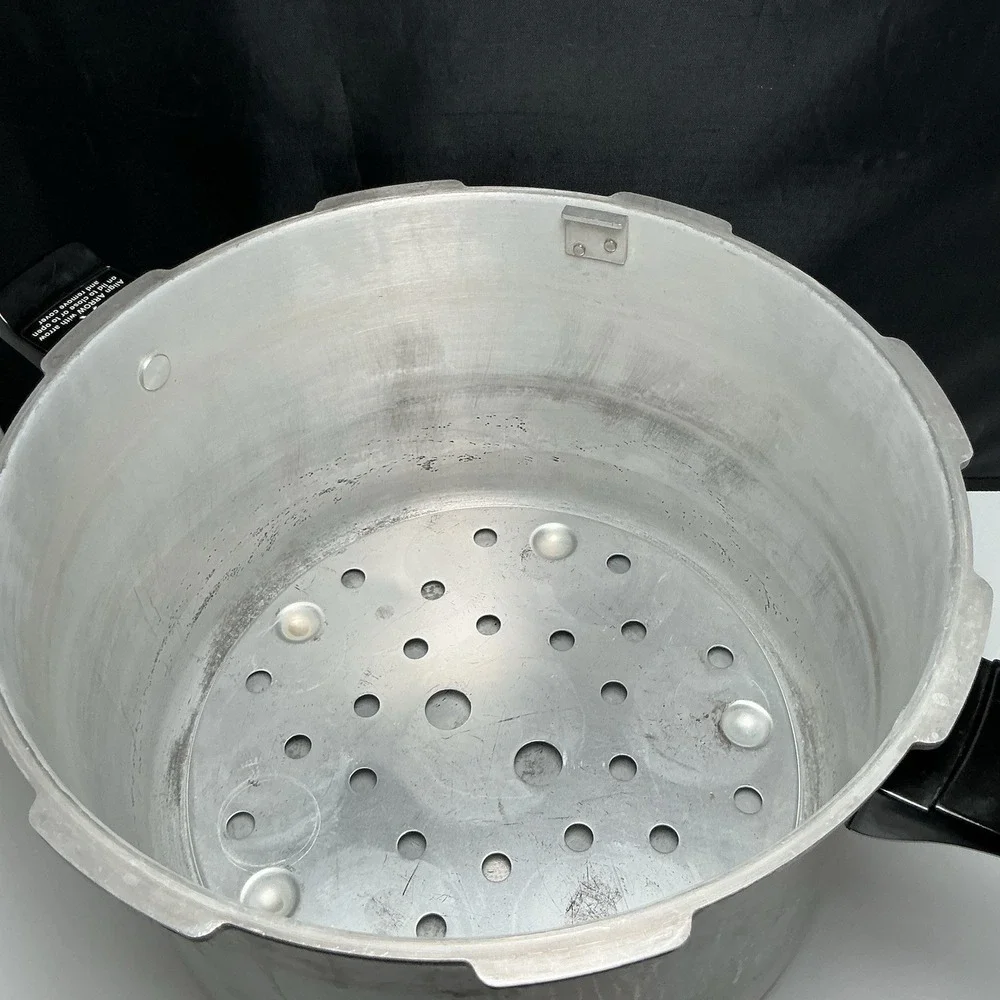 Presto 16 Qt Aluminum Pressure Cooker Canner 0174510 w Regulator and Trivet 409A